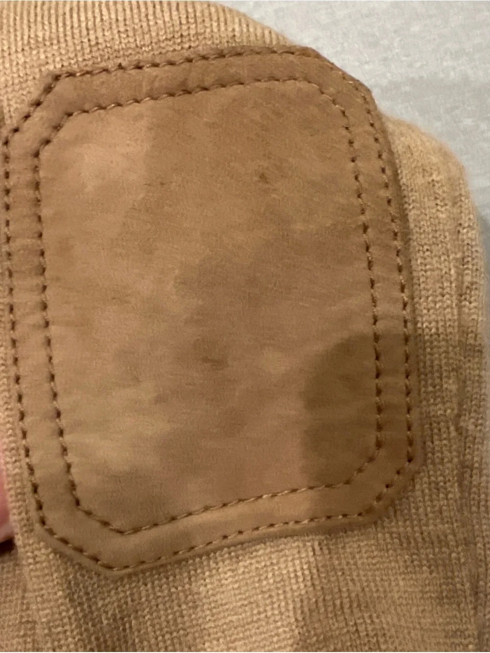 Gucci boys Brown V-Neck pullover Wool/leather patches on shoulder/ elbows  4 yo